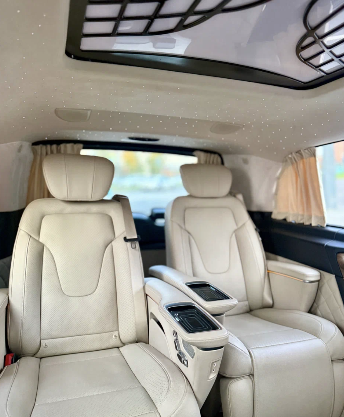 Mercedes V-Class (Extra Long) photo