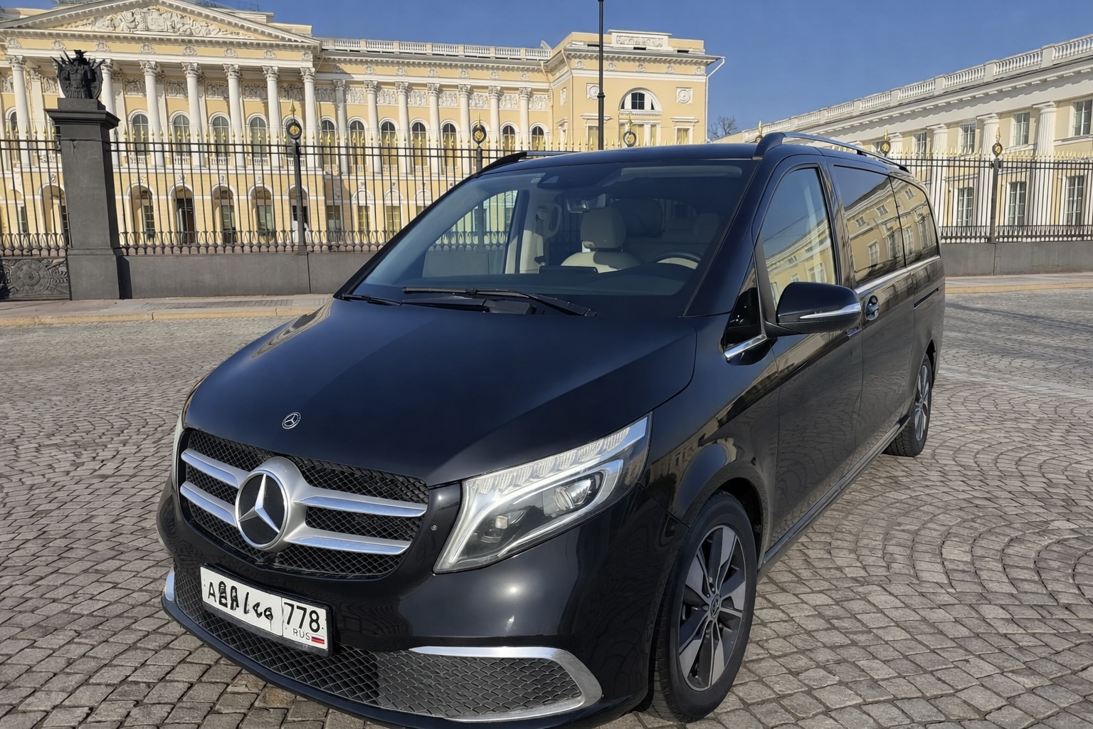 Mercedes V-Class (Long)
