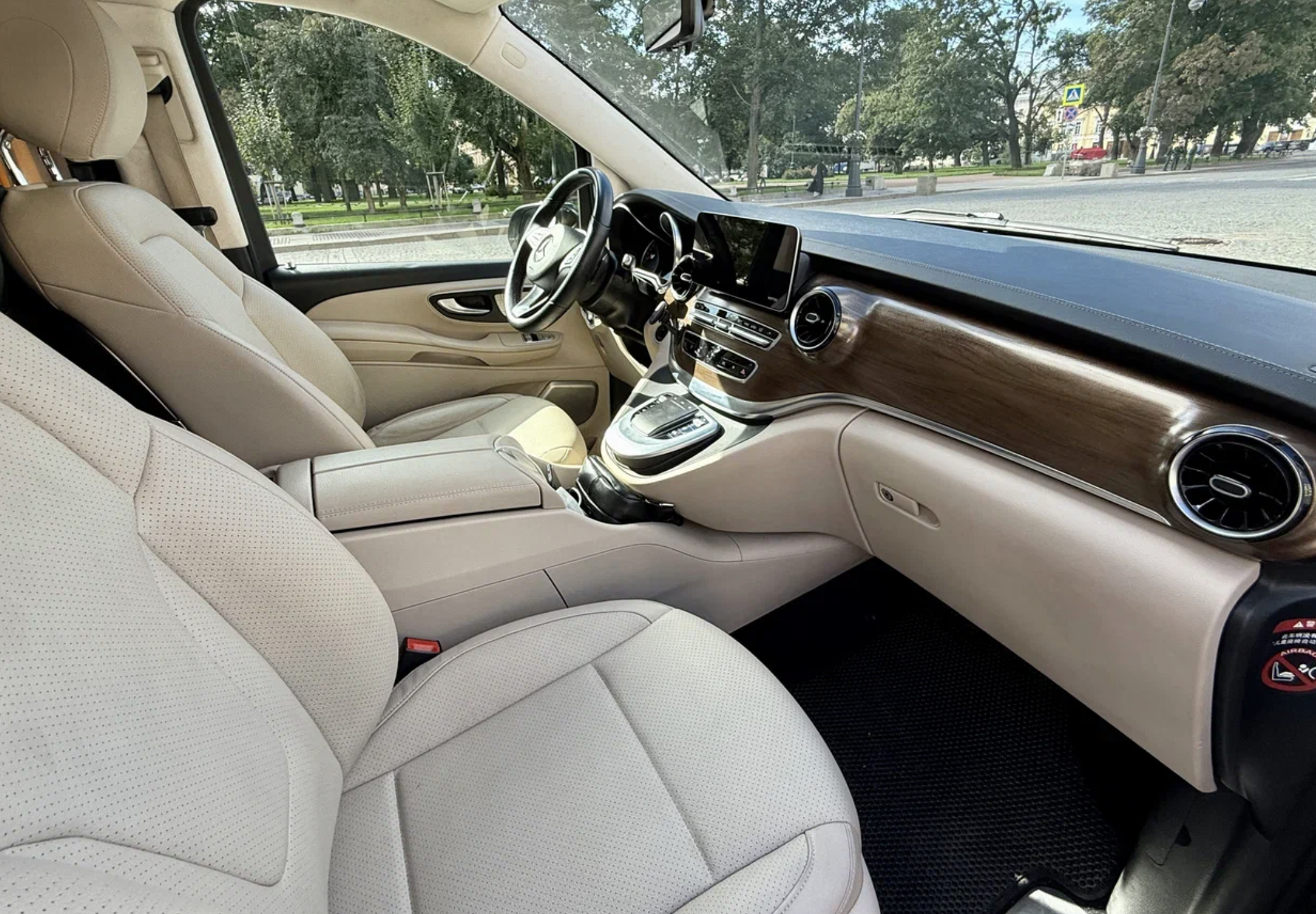Mercedes V-Class (Extra Long) photo