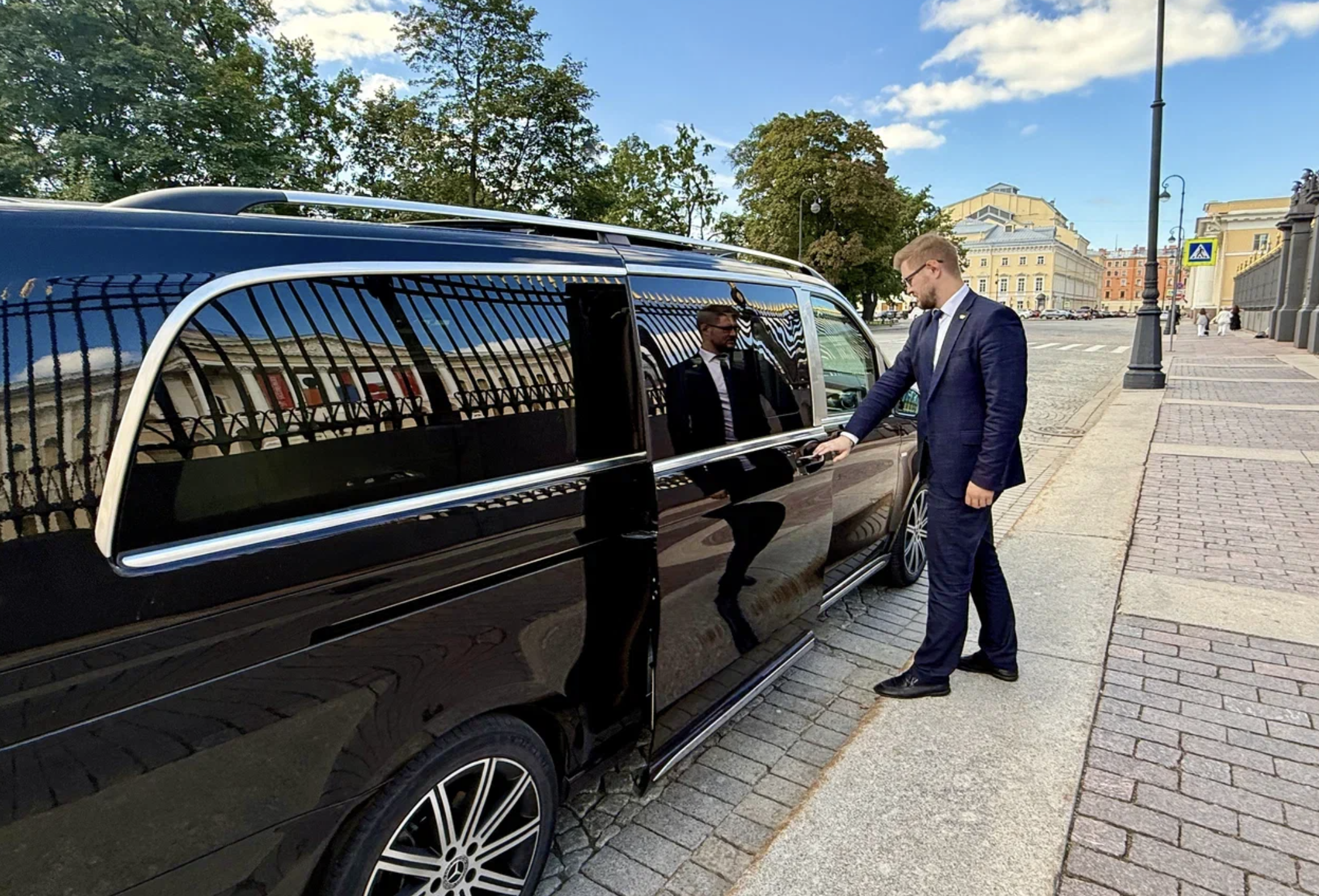 Mercedes V-Class (Extra Long) photo