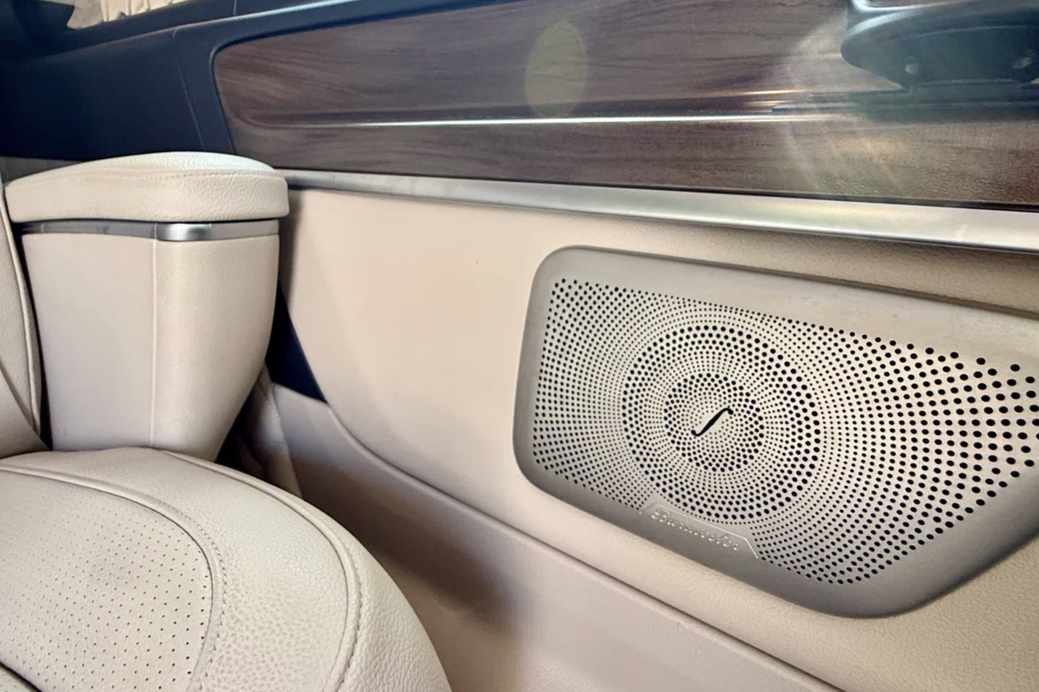 Mercedes V-Class (Extra Long) photo
