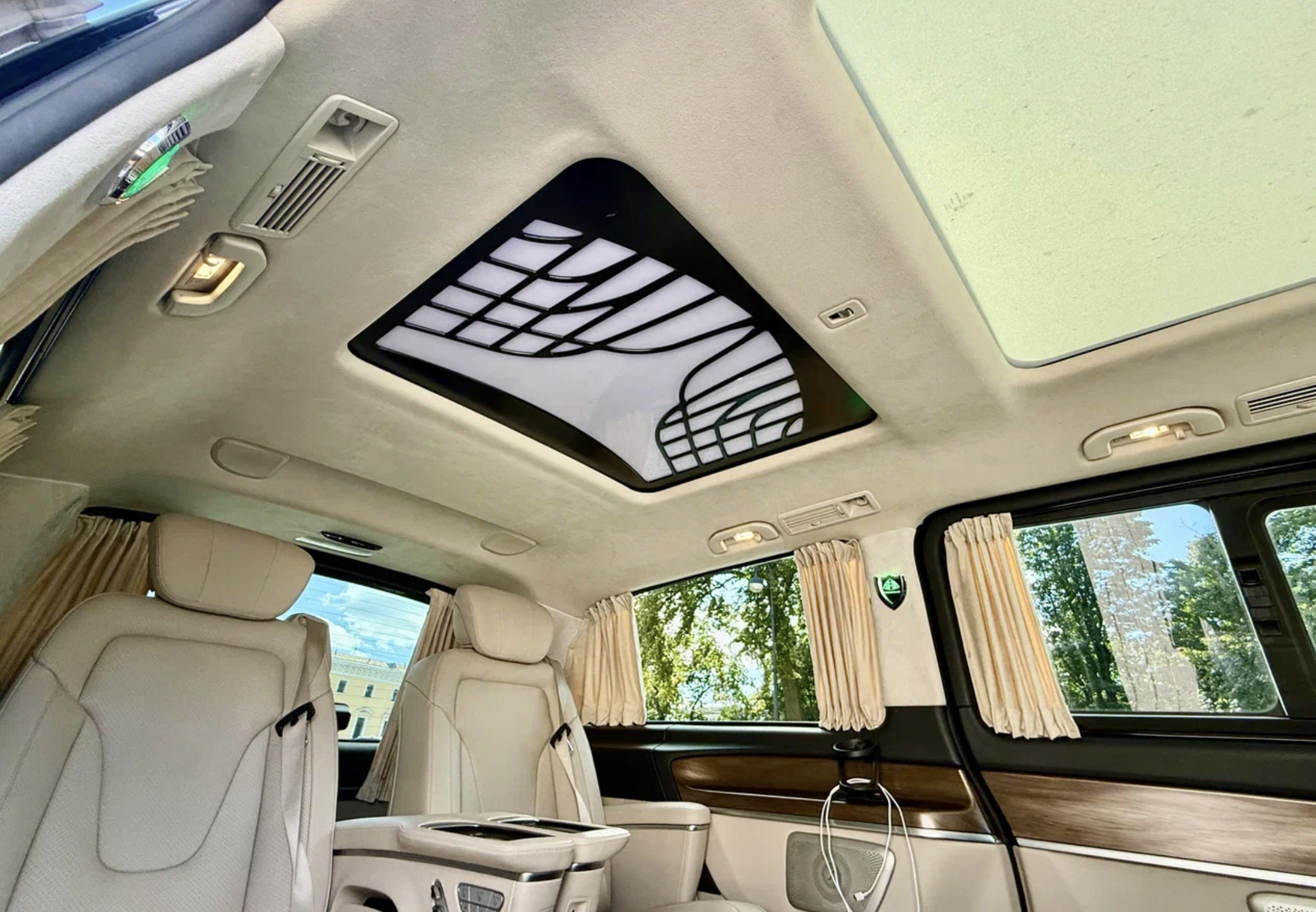 Mercedes V-Class (Extra Long) photo