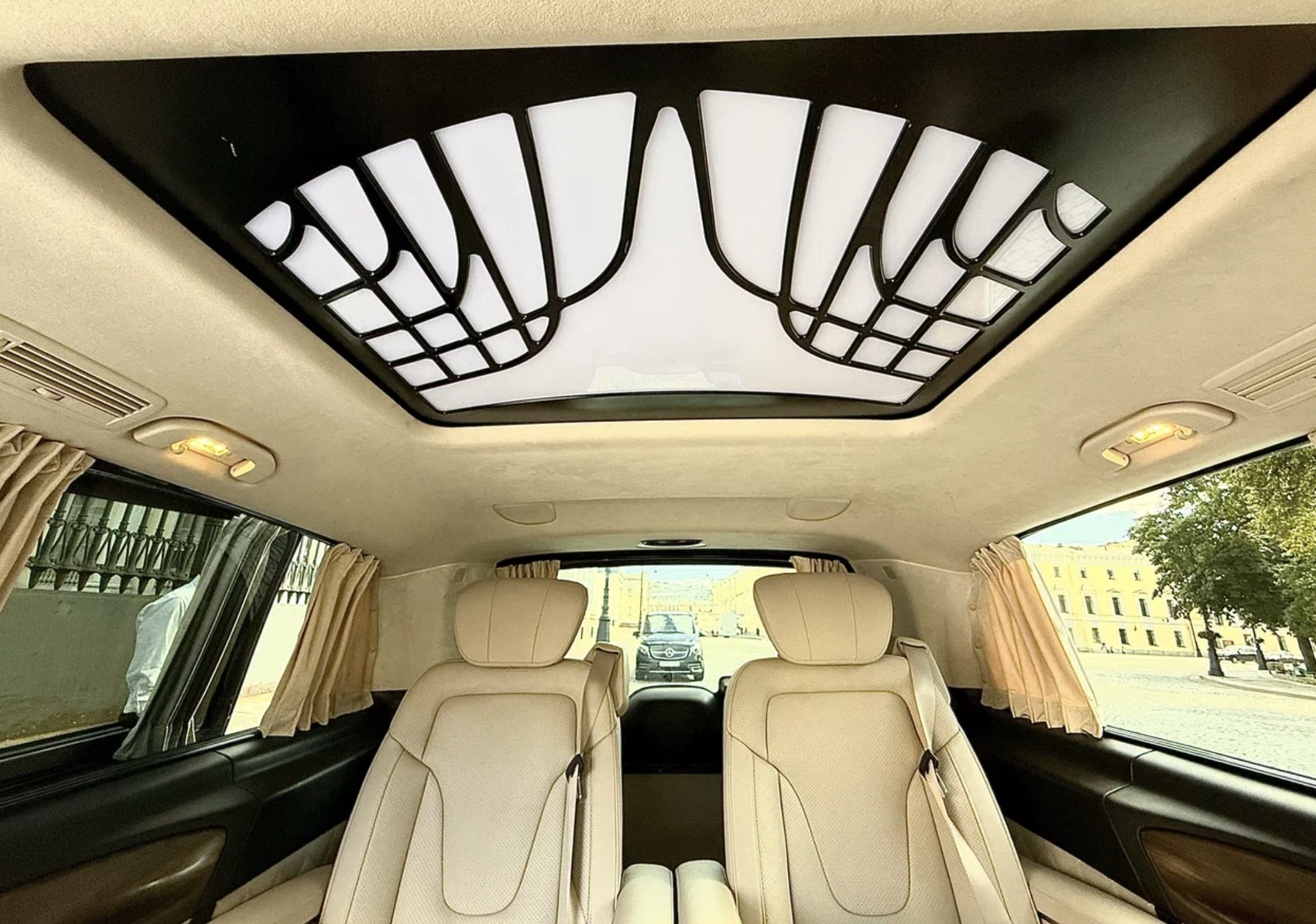 Mercedes V-Class (Extra Long) photo